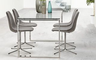 table en verre et chaise design