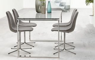 table en verre et chaise design