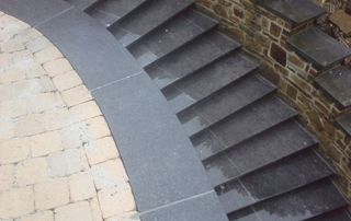 Escalier en pierre bleue belge