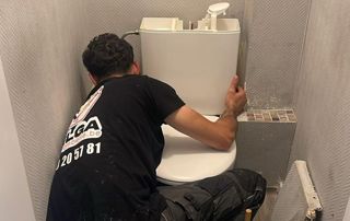 réparation chasse d'eau toilettes