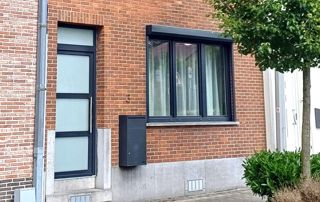 porte et fenêtres en PVC bleu foncé