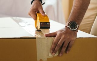 fermeture carton avec scotch