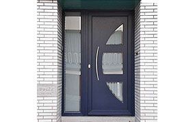 porte d'entrée avec fenêtres