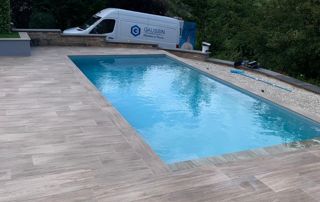 piscine avec abords en béton