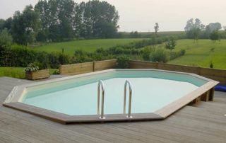 piscine octogonale en bois