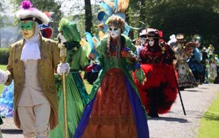 défilés de costumés