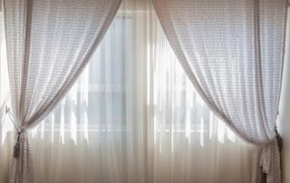 voilage et rideaux en voile avec embrasses
